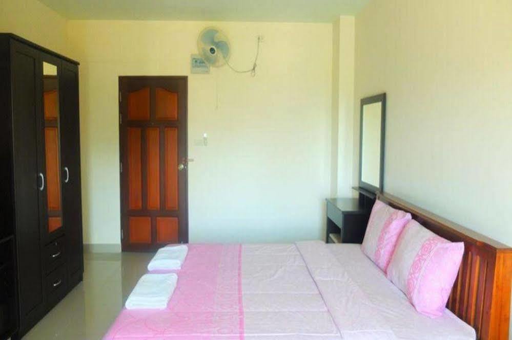Leela Garden Villa Pantai Jomtien Luaran gambar
